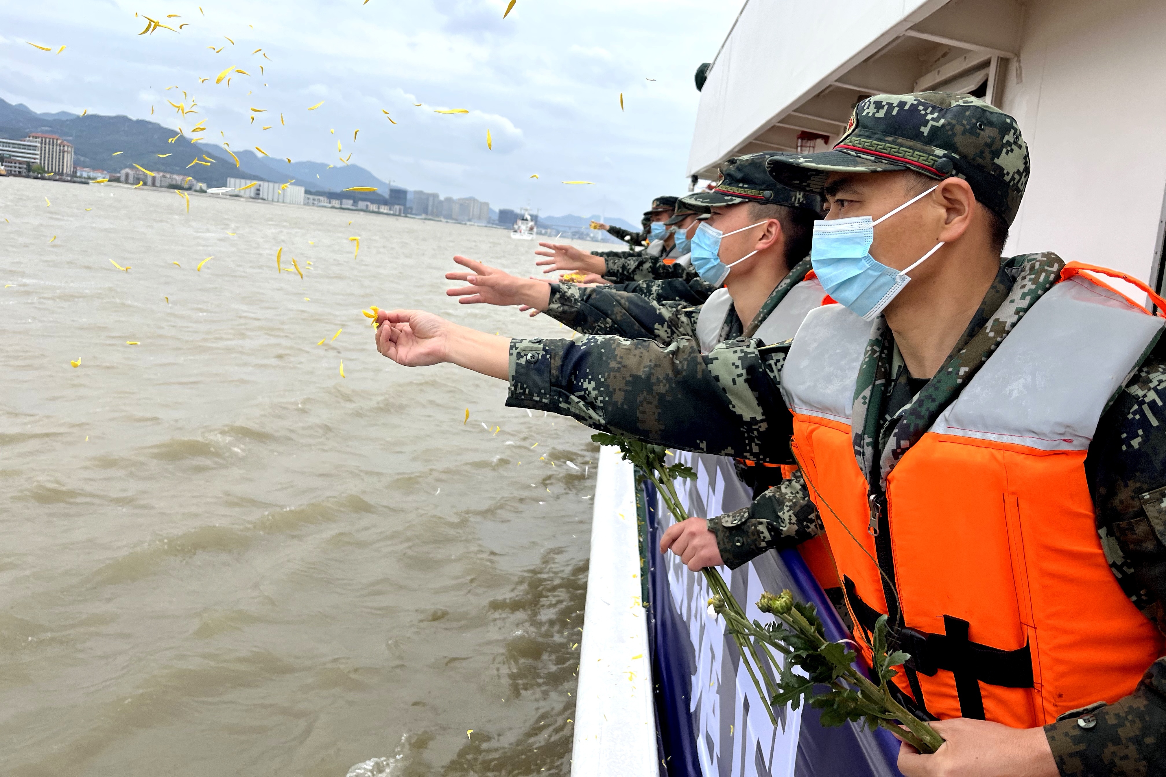 海上鸣笛、线上缅怀 福州海警多种方式祭英烈