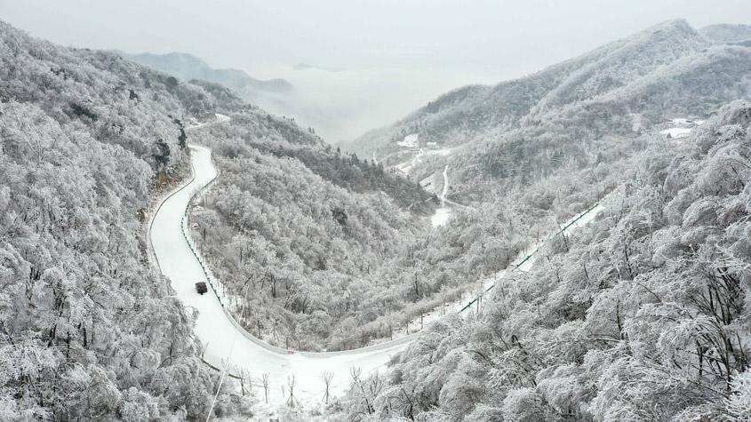 湖北?？迪稚治碲【肮?如水墨画卷